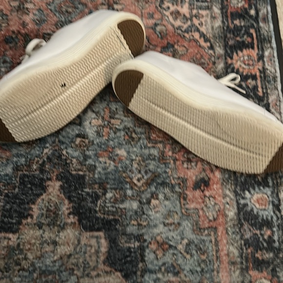 Cole Haan Cream Leather Casual Shoes Women - Picture 3 of 8